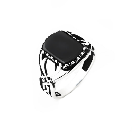 خاتم رجالي فضة مأكسد عيار 925 بحجر اونكس اسود مستطيل شكل سيفين بالجانبين