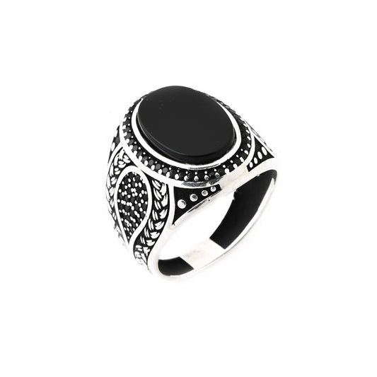 خاتم رجالي فضة مأكسد عيار 925 بحجر اونكس اسود بيضاوي ومطعم بأحجار زركون صغيرة